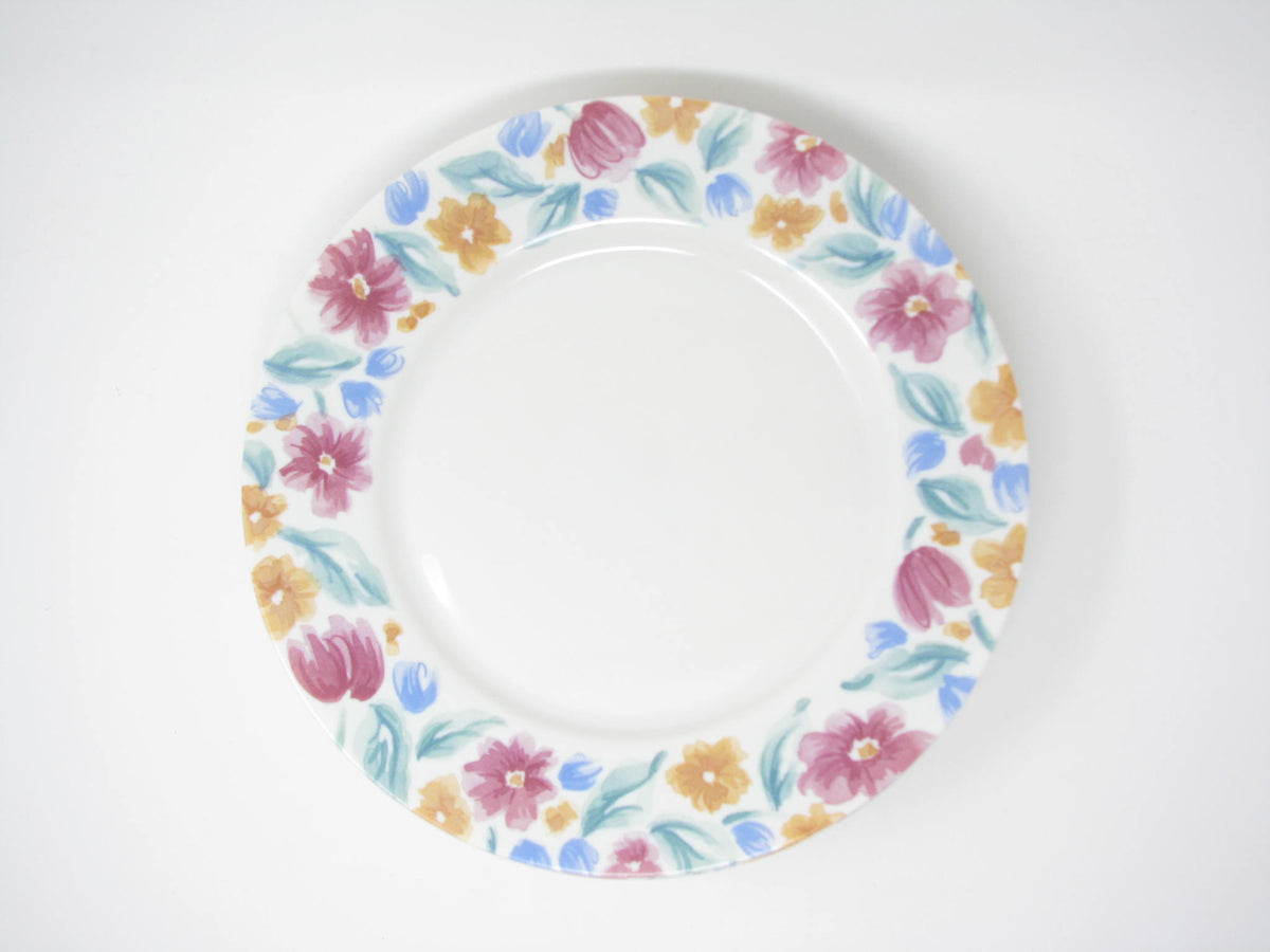 Pair 2 of Vintage Arcopal France Milk Glass Plates 8.5 1970s Daisy Floral  Design 