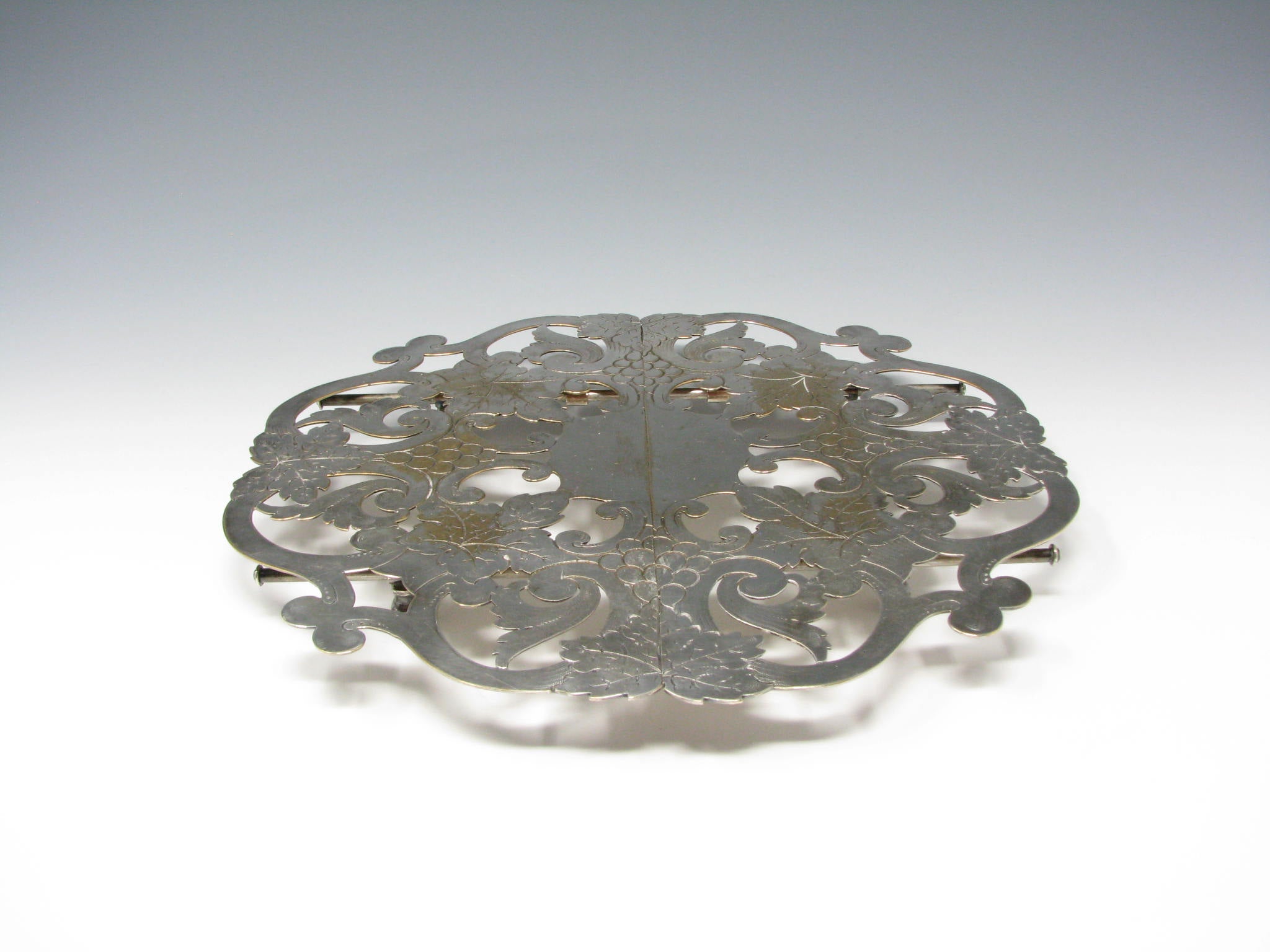 Antique silver expandable fashion trivet