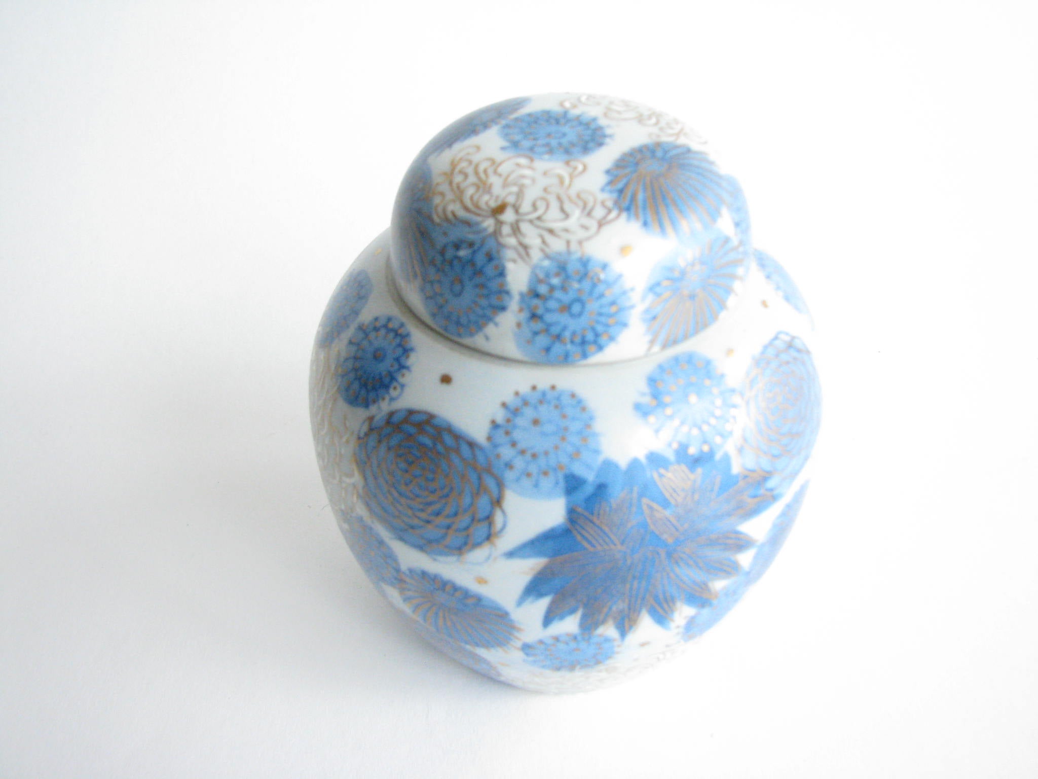 Beautiful Vintage Japanese hotsell Hand Painted Kutani Porcelain Gourd Shaped Lidded Ginger Jar Bamboo Floral Design.